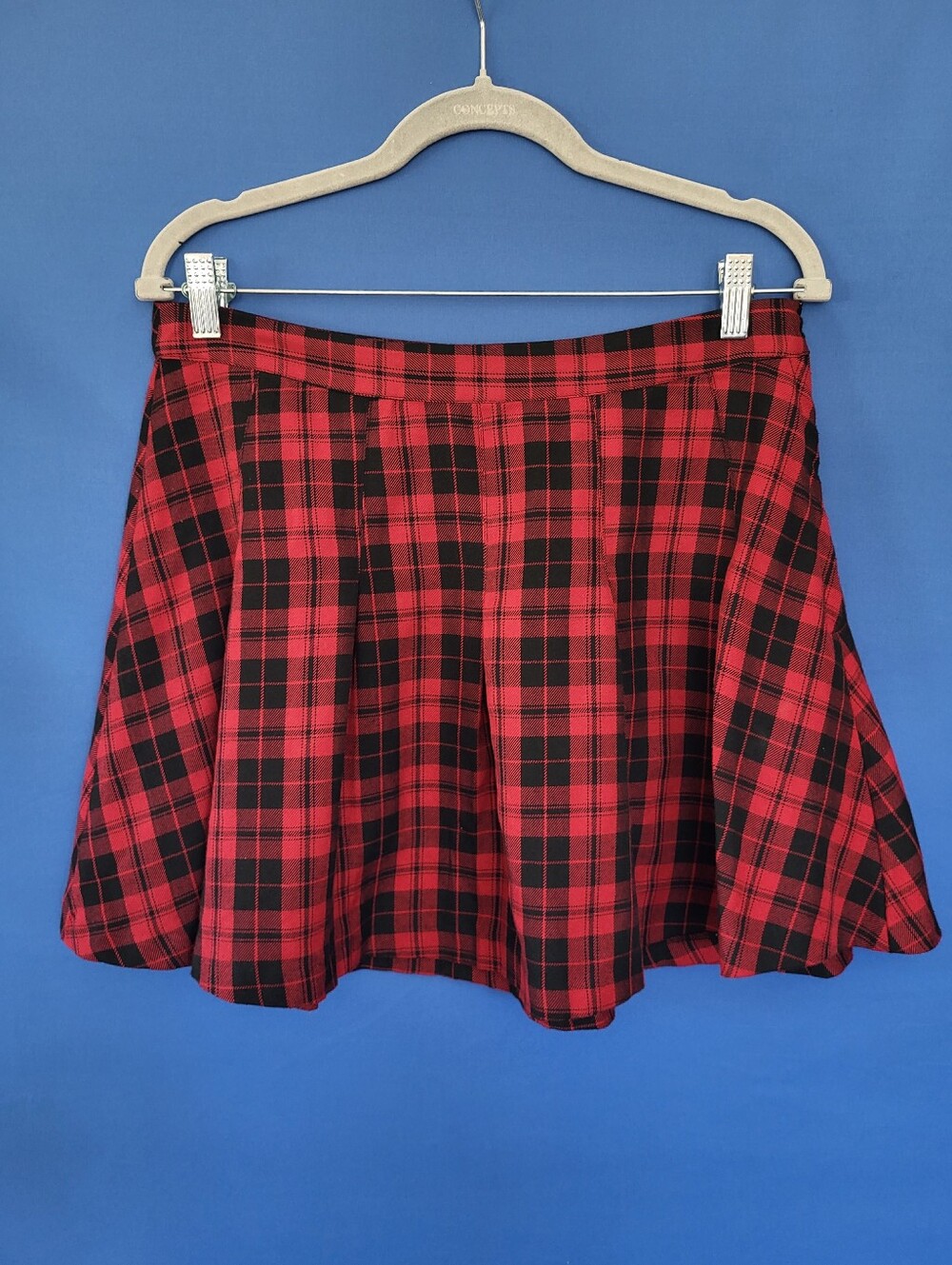 H & M Divided Size 10 Red Plaid Pleated Mini Skirt 30" Waist